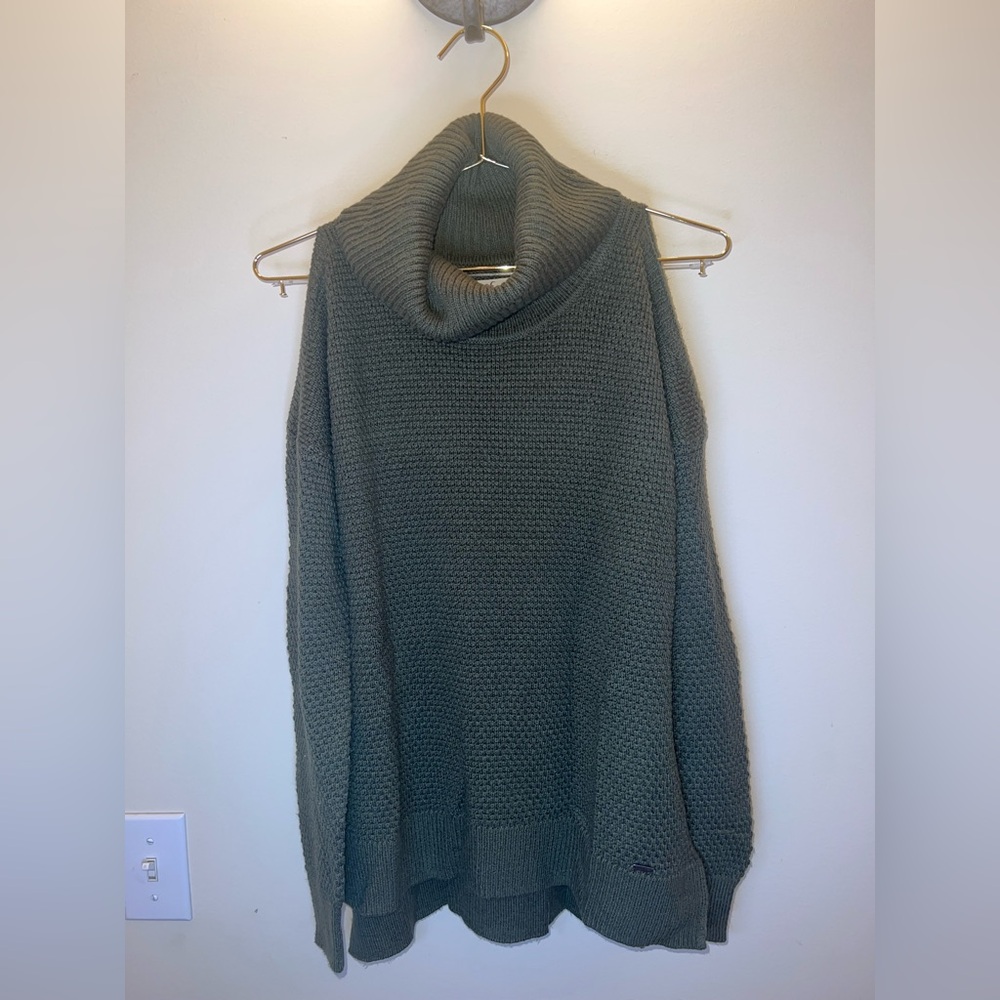 Hollister Olive Green Chunky Knit Cold Shoulder Turtleneck Sweater Size S